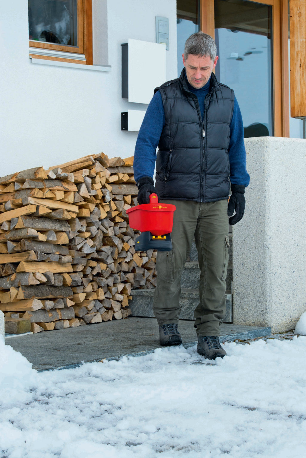Aparat de imprastiat pe baterii Wolf-Garten WE-B