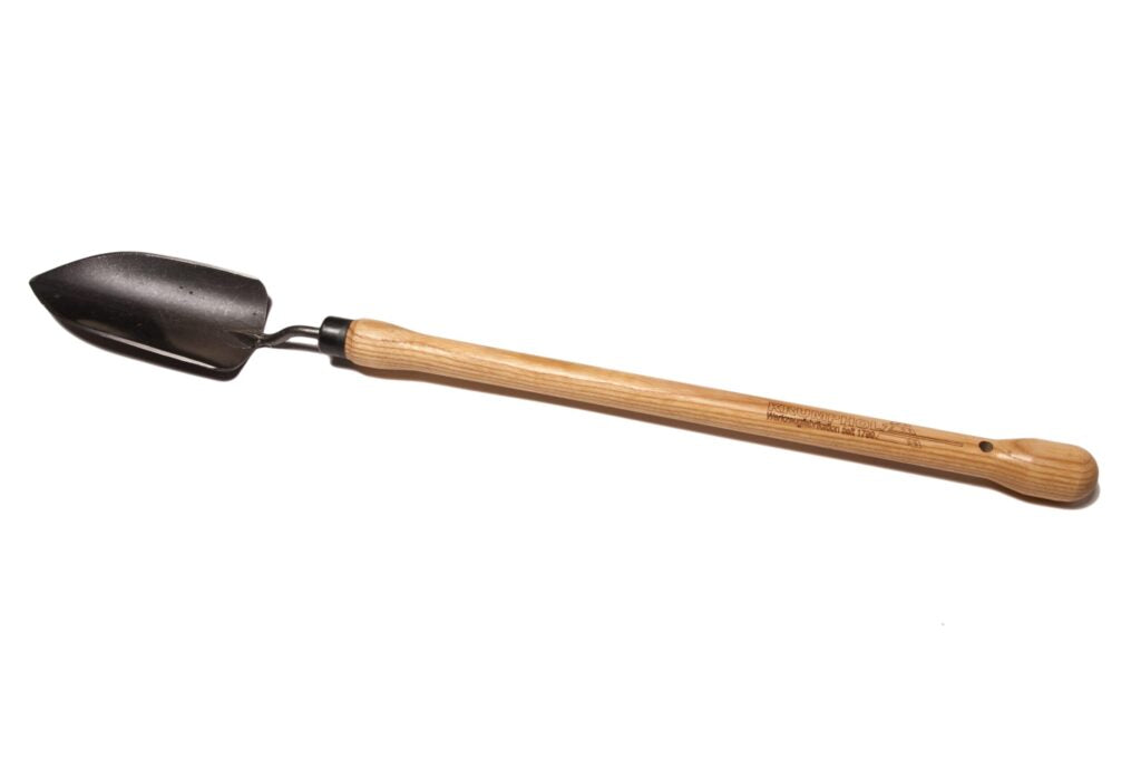 Lopățică forjată pentru plante cu coadă de frasin 48 cm