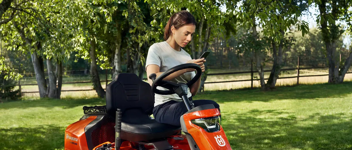 Husqvarna R 320X AWD (prețul nu include masă de tăiere)