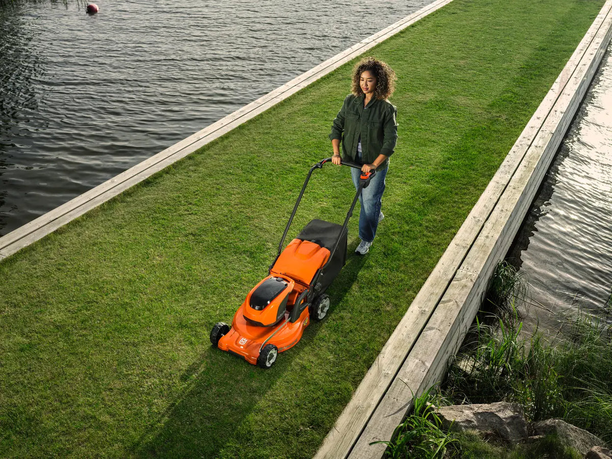 Husqvarna LC 247i (nu include acumulator și încărcător)