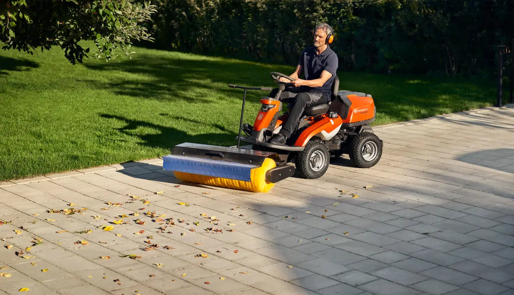 Husqvarna R 320X AWD (prețul nu include masă de tăiere)
