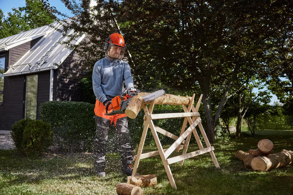 Husqvarna 240i​ cu acumulator și încărcător