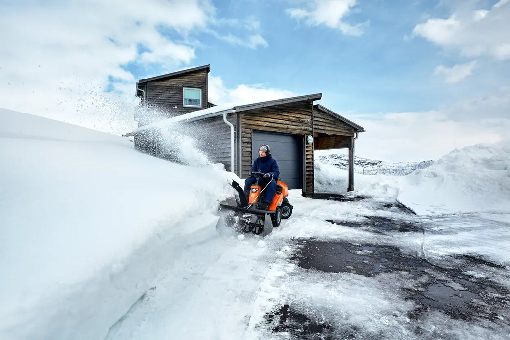 Husqvarna R 320X AWD (prețul nu include masă de tăiere)