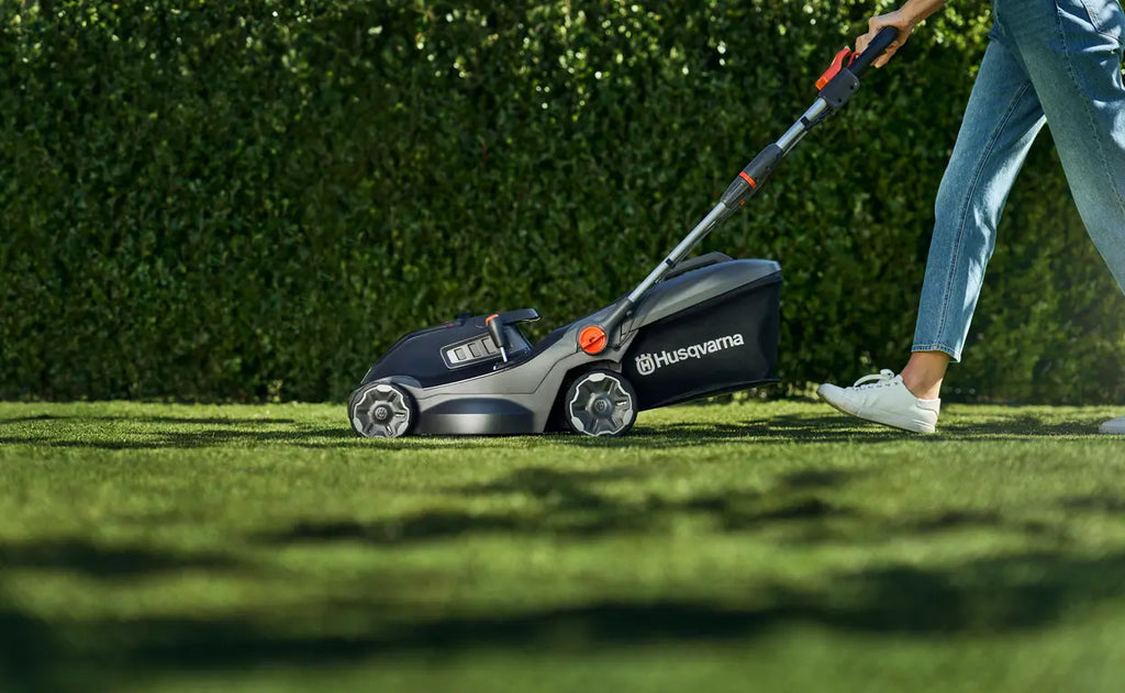 Husqvarna Aspire LC34-P4A cu acumulator și încărcător