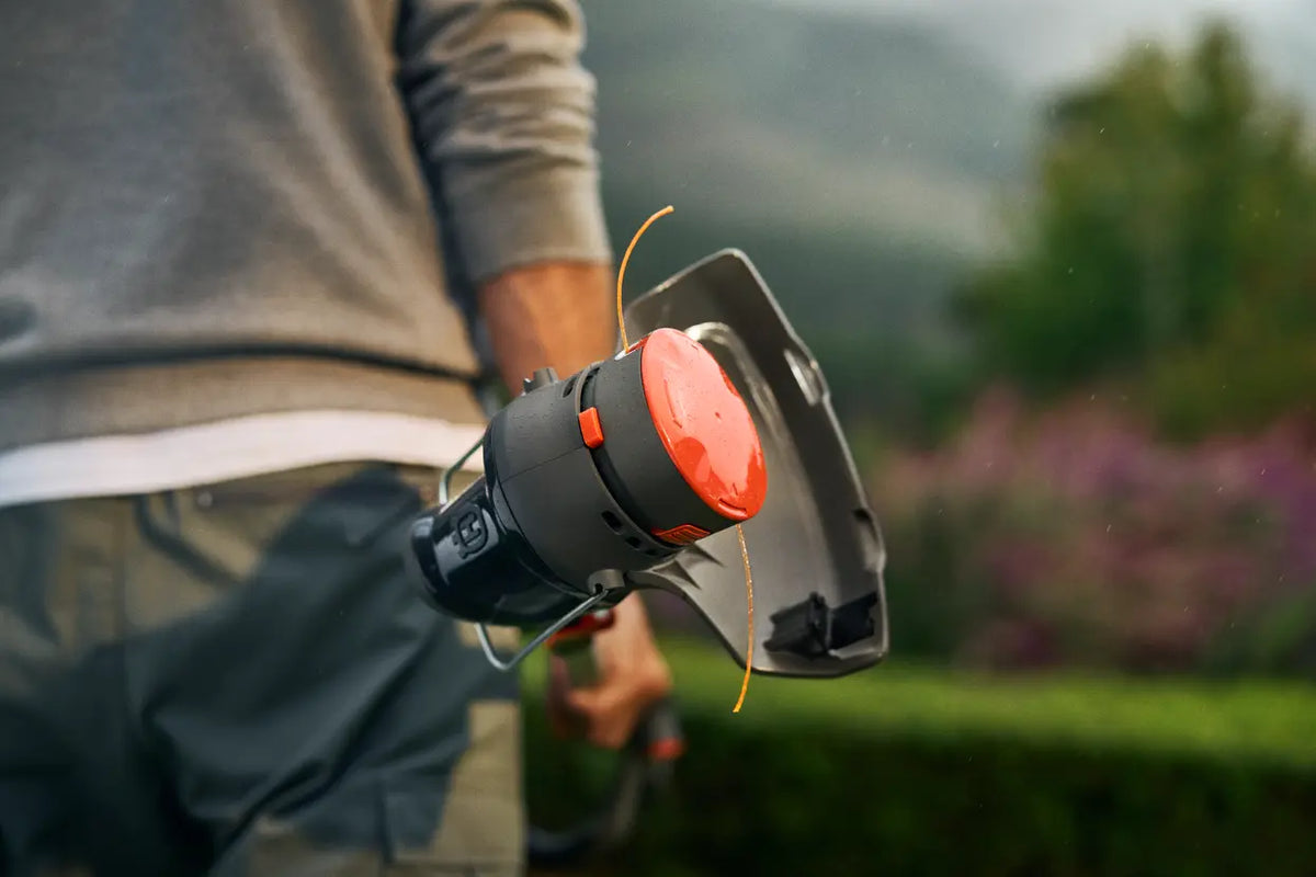 Husqvarna Aspire™ T28-P4A cu acumulator și încărcător